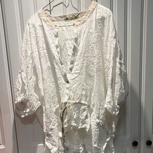 Chic White Embroidered Blouse